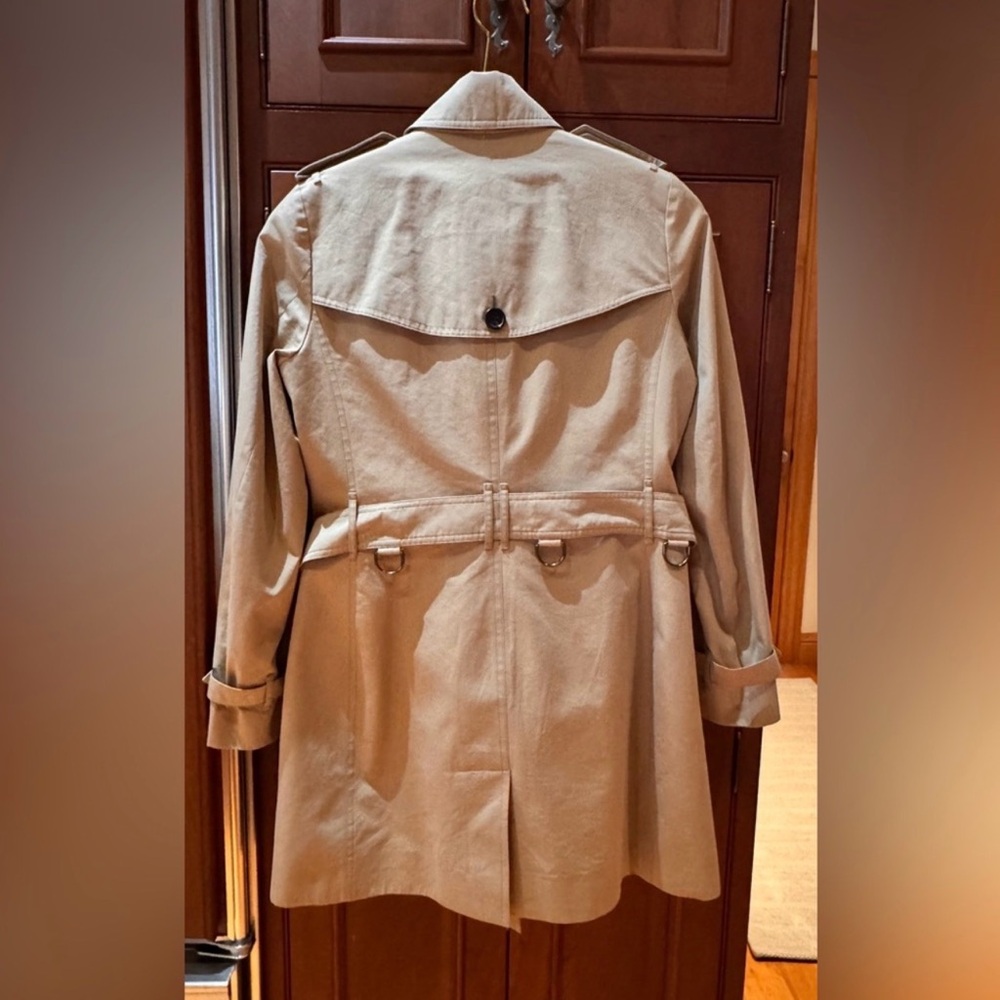 Burberry Beige Double-Breasted Trench Coat - Picture 3 of 10
